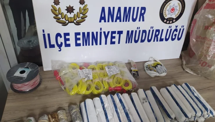 Anamur’da 19,5 Kilo Jel Dinamit Ele Geçirildi, 2 Kişi Gözaltına Alındı